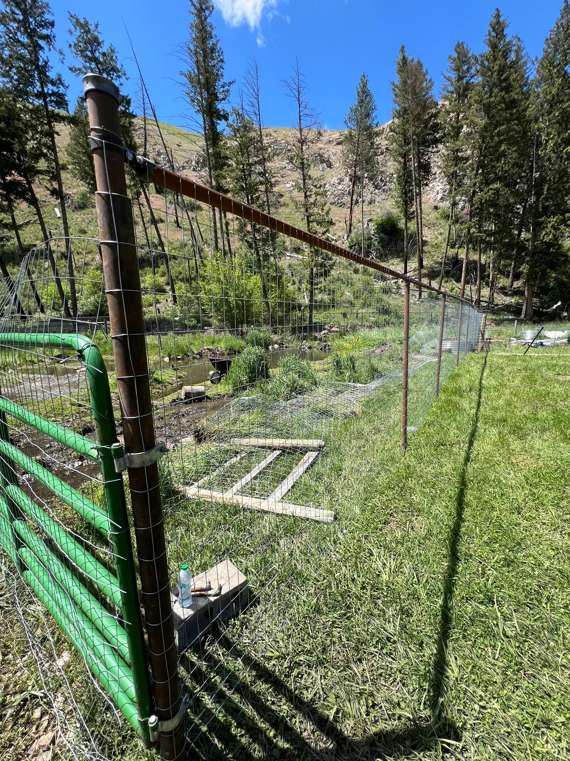 Duck Pond Fencing That Keeps Things Safe and Looking Sharp image